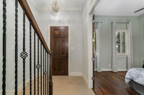 2111 Canton St, Dallas TX 75226-1621 exterior