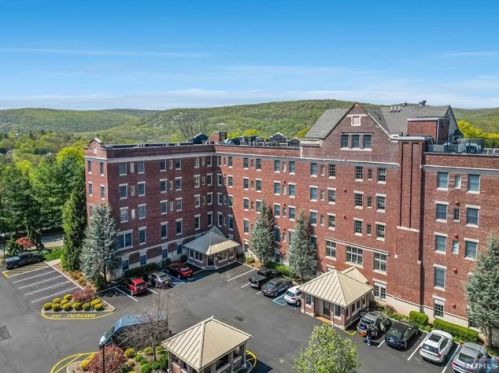 5203 Rio Vis Dr, Mahwah NJ 07430-4511 exterior