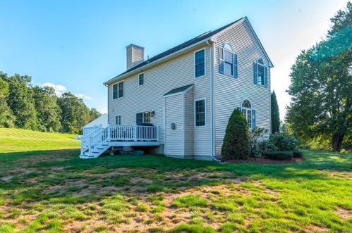 1 Bush Ln, Enfield CT 06082-5230 exterior