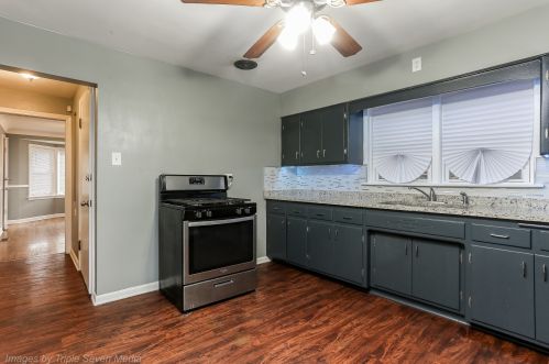 8122 Kingston Ave, Chicago IL 60617-1231 exterior