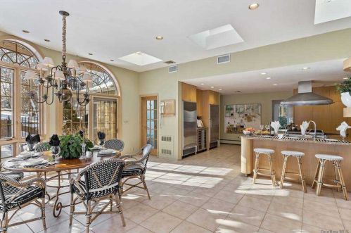 10 Durham Dr, Huntington Station NY 11746-5310 exterior