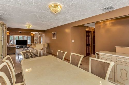 797 Corona Ave, Valley Stream NY 11580-4348 exterior