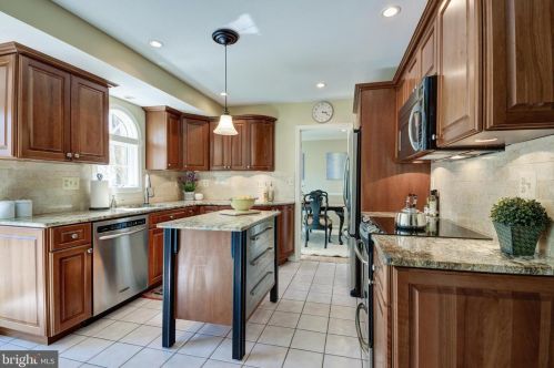 16616 Cutlass Dr, Rockville MD 20853-1332 exterior