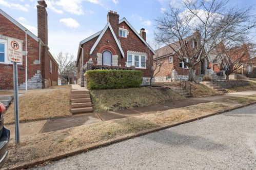 6568 Mardel Ave, Saint Louis, MO 63109-1224