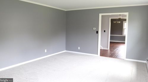 6 Vanderveer Dr, Trenton NJ  08648-3150 exterior