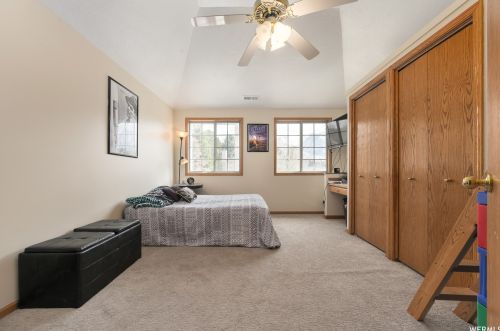 8842 Sunridge Dr, Sandy UT 84093-7044 exterior