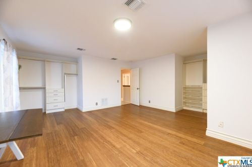 9515 Maverick Pt, San Antonio TX 78240-4049 exterior