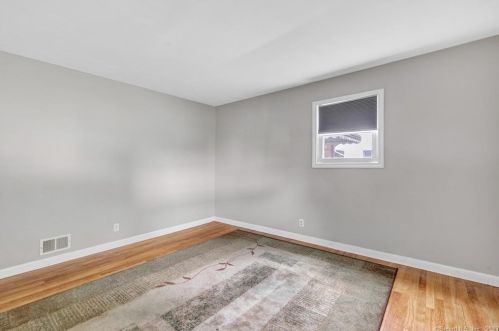 37 Cindy Cir, Milford CT 06460-6644 exterior