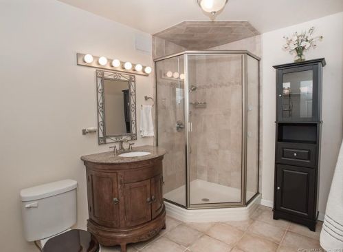 242 Barrack Hl Rd, Ridgefield CT 06877-3006 exterior