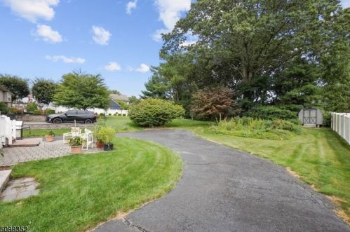 121 Lyons Pl, Springfield, NJ 07081-1626