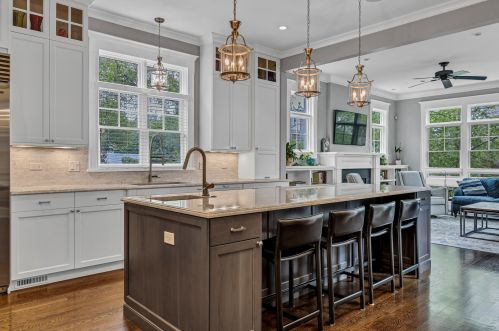 3800 Paulina St, Chicago IL 60609-2057 exterior