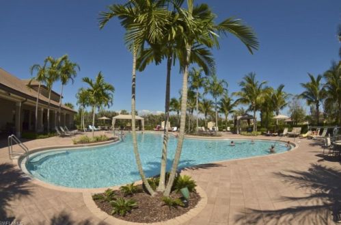 6480 Marbella Dr, Naples FL 34105-5040 exterior