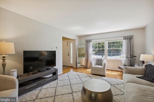 11706 Enid Dr, Rockville MD 20854-3454 exterior