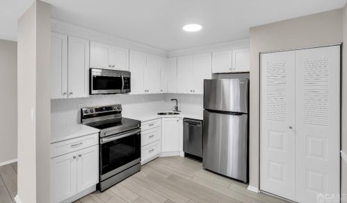 350 Lancaster Ct, Piscataway NJ 08854-6223 exterior