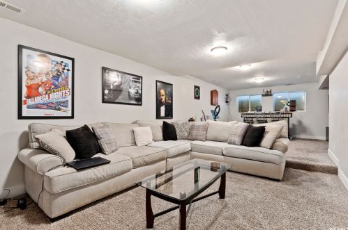 2474 Crk Rd, Sandy UT 84093-6442 exterior