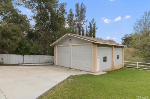 37200 Glenoaks Rd, Temecula CA 92592-8534 exterior