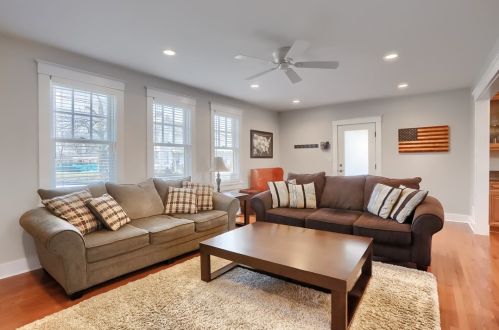 801 Main St, Moon Twp, PA 15108-1717