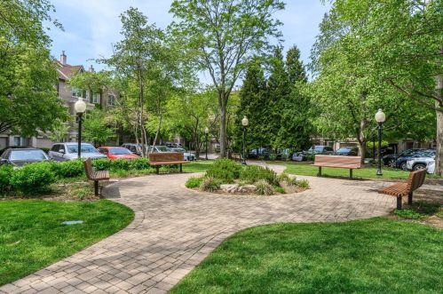 2722 Southport Ave, Chicago IL 60614-1230 exterior