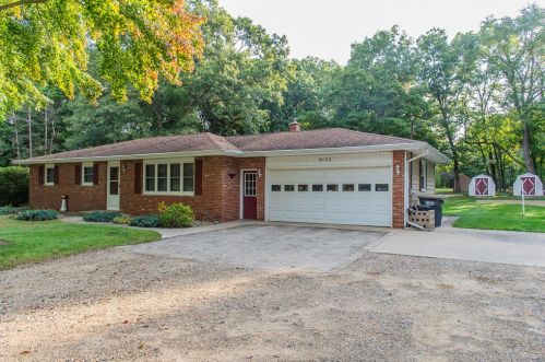 9135 Oakland Dr, Kalamazoo, MI 49024-6040