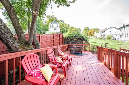 1076 Muldowney Ave, Pittsburgh PA 15207-2078 exterior