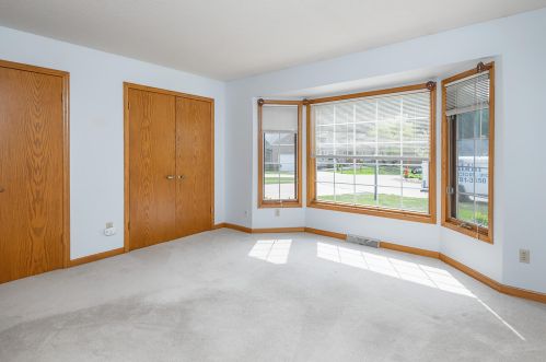 3809 Oakridge Ct, Milwaukee WI 53228-1367 exterior