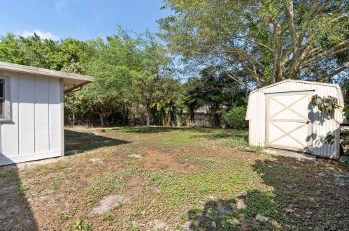 6004 Bamboo Dr, Fort Pierce FL 34982-3776 exterior