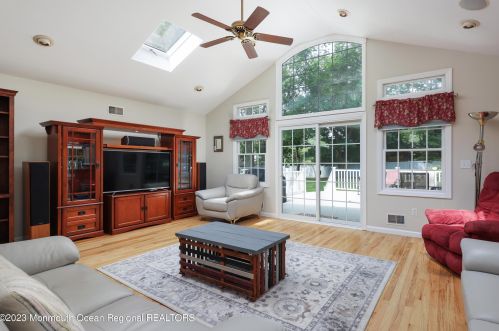 56 Normandy Ct, Middletown NJ 07748-3221 exterior