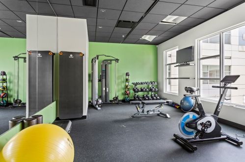 301 5th Ave, Pittsburgh PA  15222-2420 exterior