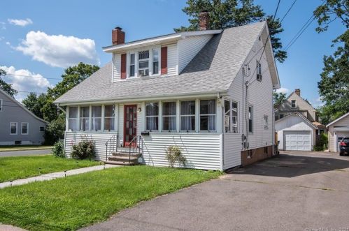 31 Delmont St, Manchester, CT 06042-3511