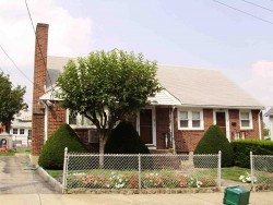 25 Gardner St, Newton, MA 02458-1504