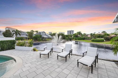 637 Bridgeway Ln, Naples, FL 34108-2745