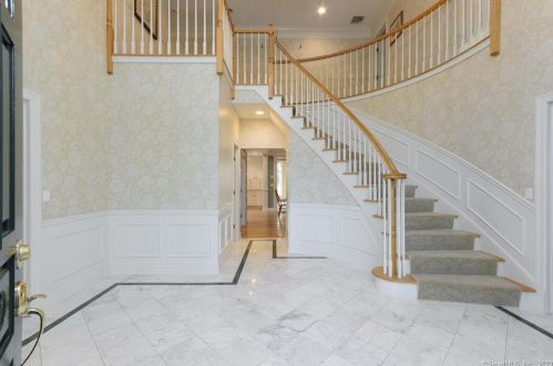 152 Cannon Rd, Wilton CT 06897-2639 exterior