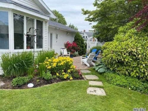 218 Woodsome Rd, Babylon NY 11702-3319 exterior