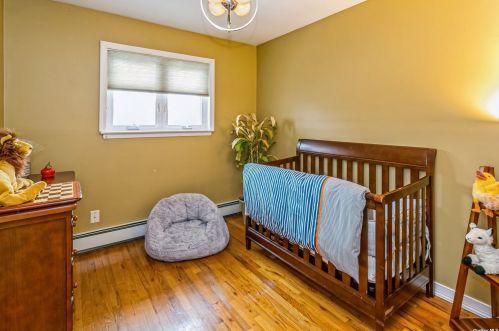 722 Eagle Dr, Valley Stream NY  11581-3540 exterior