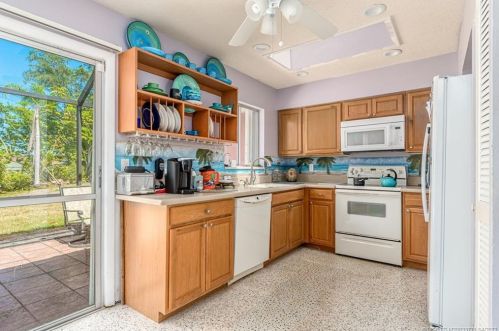 3113 Monte Vis St, Fort Pierce FL 34952-6002 exterior