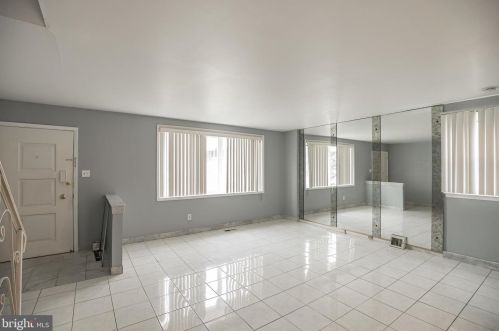 8623 Jackson St, Philadelphia PA 19145-3833 exterior