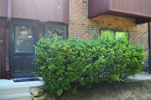 9108 Park Plaza Ct, Milwaukee, WI 53223-2126