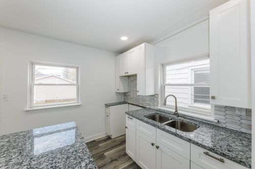 4886 Mohawk Ave, Milwaukee WI  53217-5426 exterior