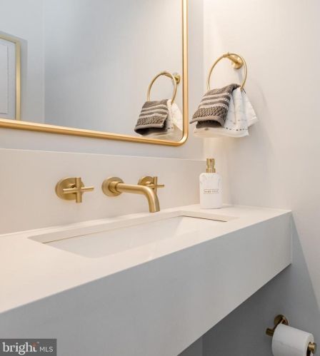 439 Newcomb St, Washington DC  20032-2650 exterior