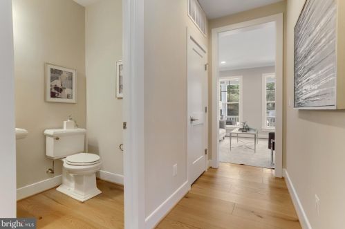 920 Darton Dr, Alexandria VA 22308-2021 exterior