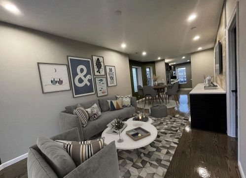 4819 Rice St, Chicago, IL 60651-3245