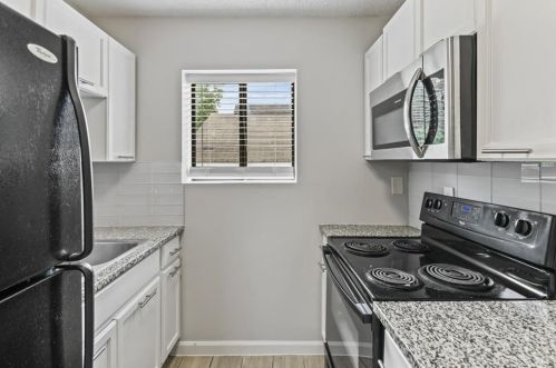 379 Elm St, Atlanta GA 30318-8501 exterior