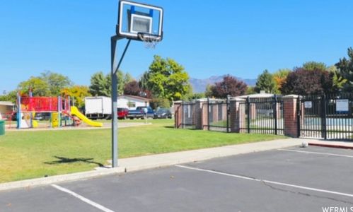 11302 Jordan Meadow Ln, Sandy UT 84070-6735 exterior