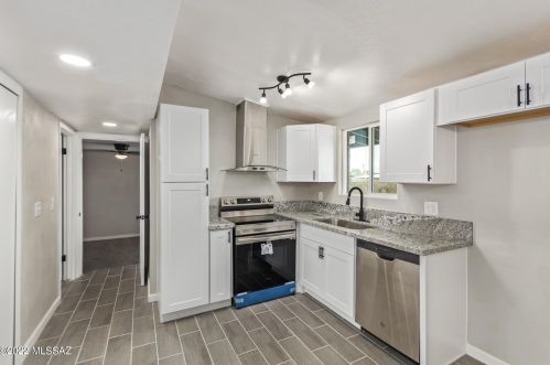 1931 Lester St, Tucson AZ 85745-1947 exterior