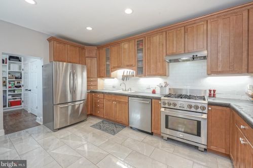 2202 Cumberland St, Philadelphia PA 19125-2204 exterior