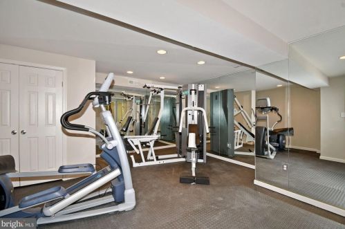 6149 Cobbs Rd, Alexandria VA 22310-1647 exterior