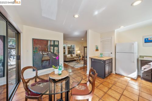 2122 Sacramento St, Berkeley CA 94702-1905 exterior