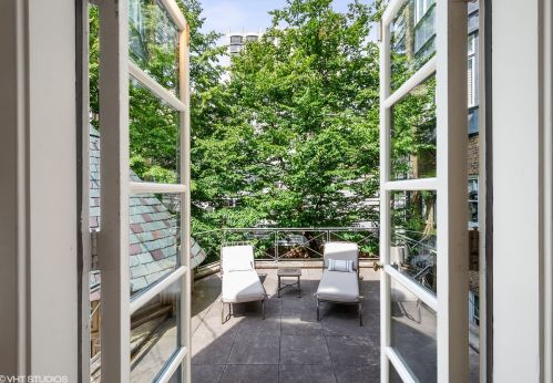 1442 Astor St, Chicago IL  60610-1615 exterior