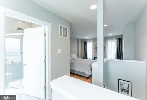 228 Girard Ave, Philadelphia PA 19130-1687 exterior