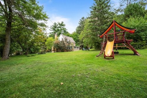 8910 Perry Hwy, Pittsburgh PA  15237-5358 exterior